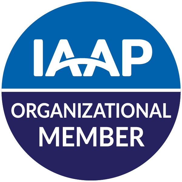 Insígnia de membre organitzacional emesa per l’Associació Internacional de Professionals de l’Accessibilitat (IAAP)